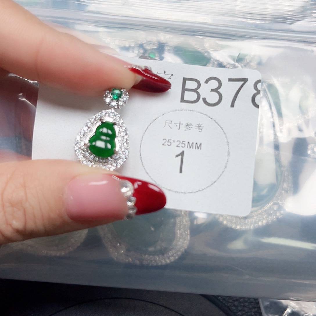 翡翠颈饰未镶嵌翡翠378
