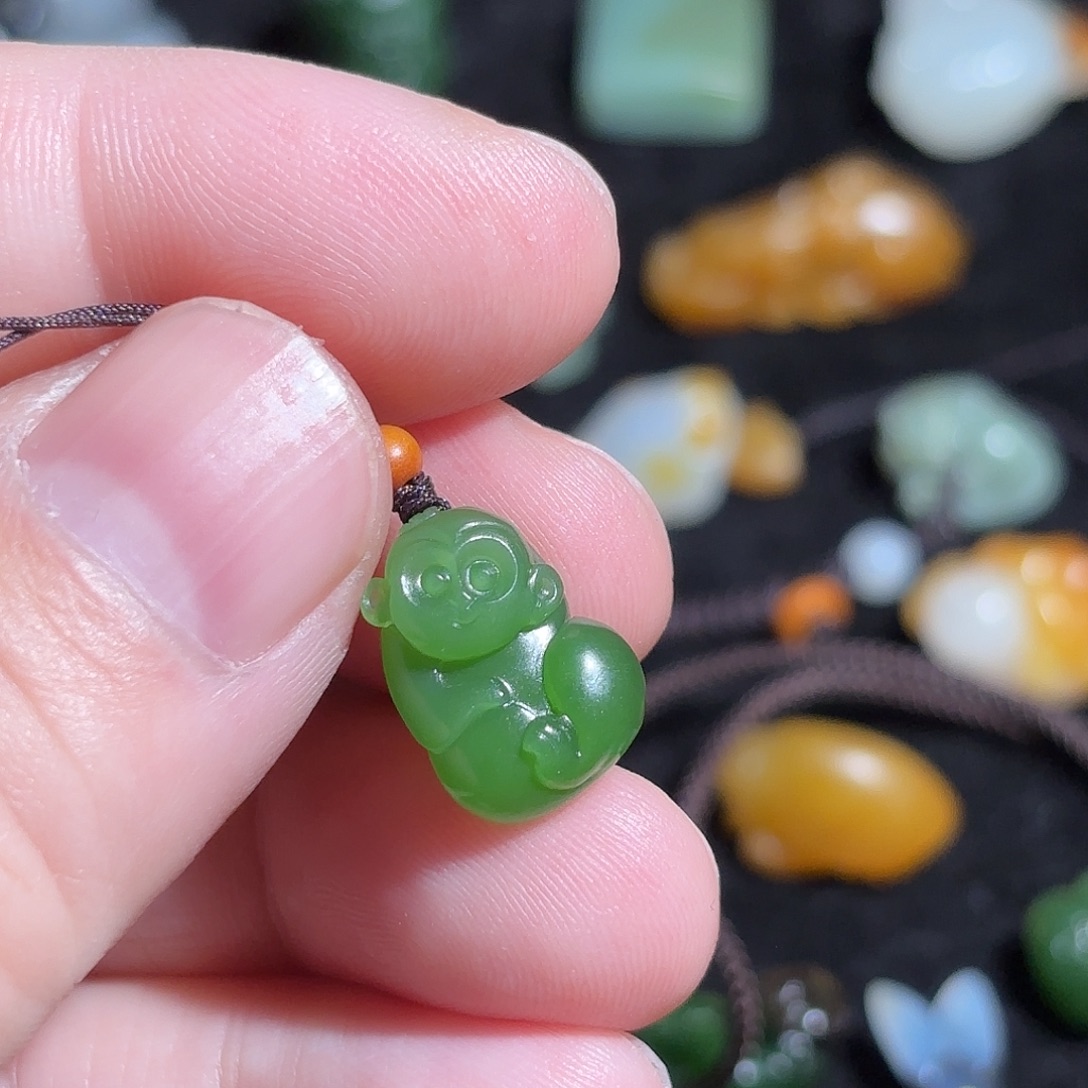 张***羽和田玉未镶嵌颈饰