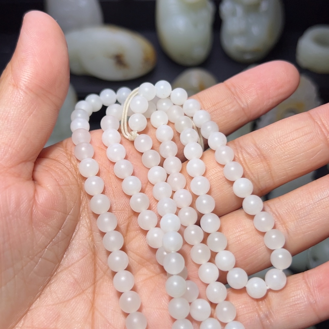 稳***哥颈饰未镶嵌和田玉