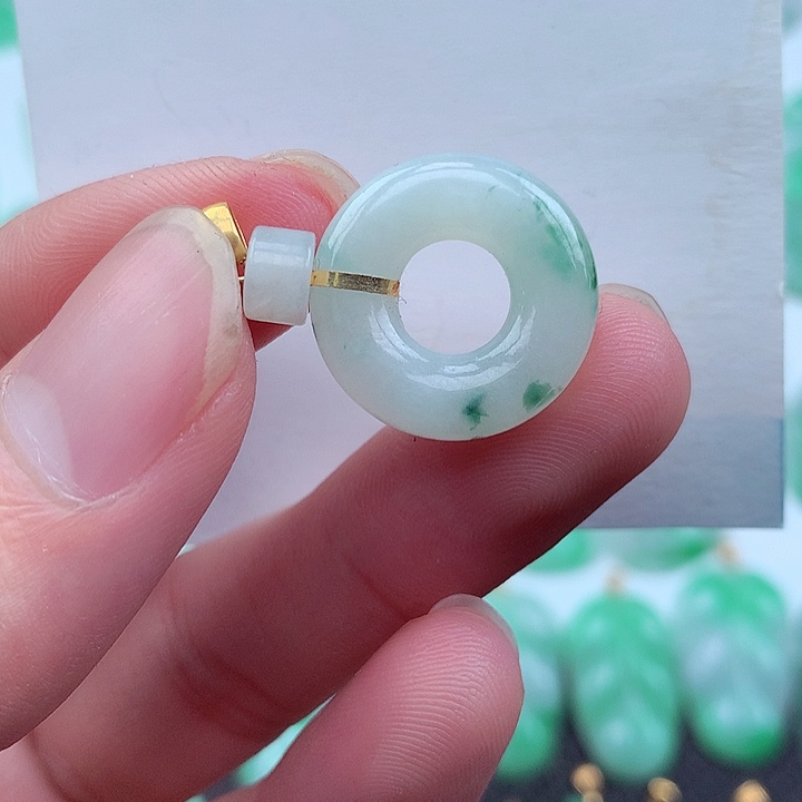 翡翠颈饰18K金镶嵌翡翠