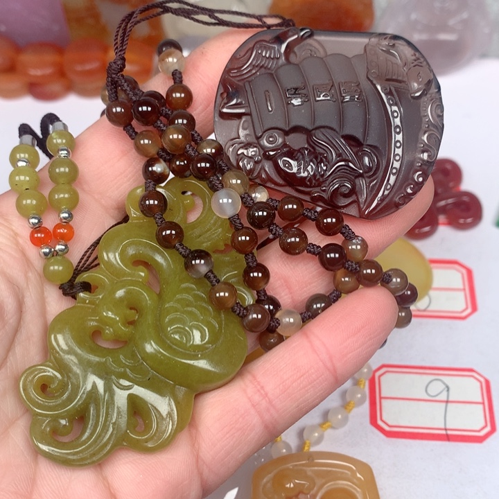 玛瑙/玉髓颈饰未镶嵌马*