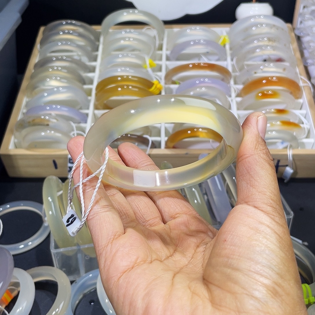 开***蛋玛瑙/玉髓未镶嵌手镯