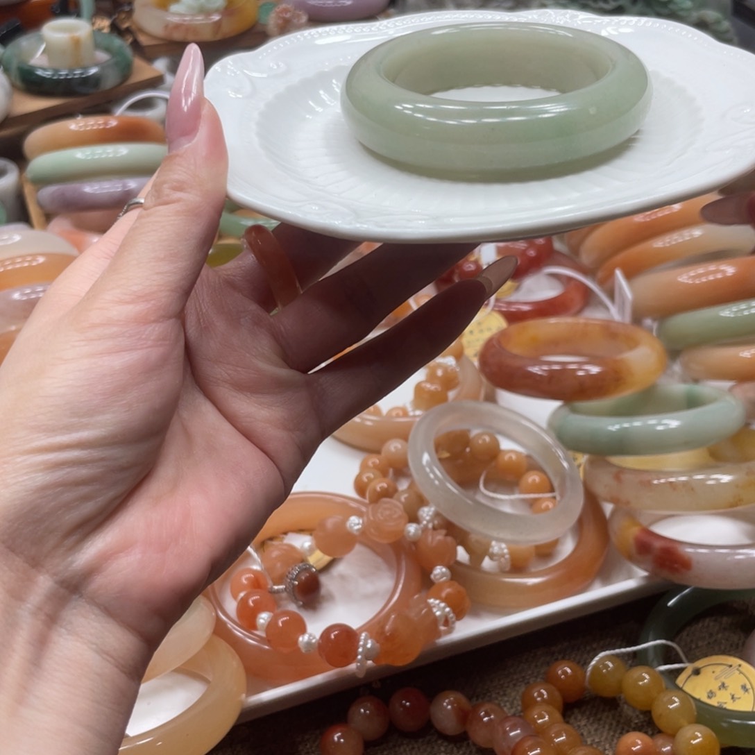 石英质玉手镯未镶嵌