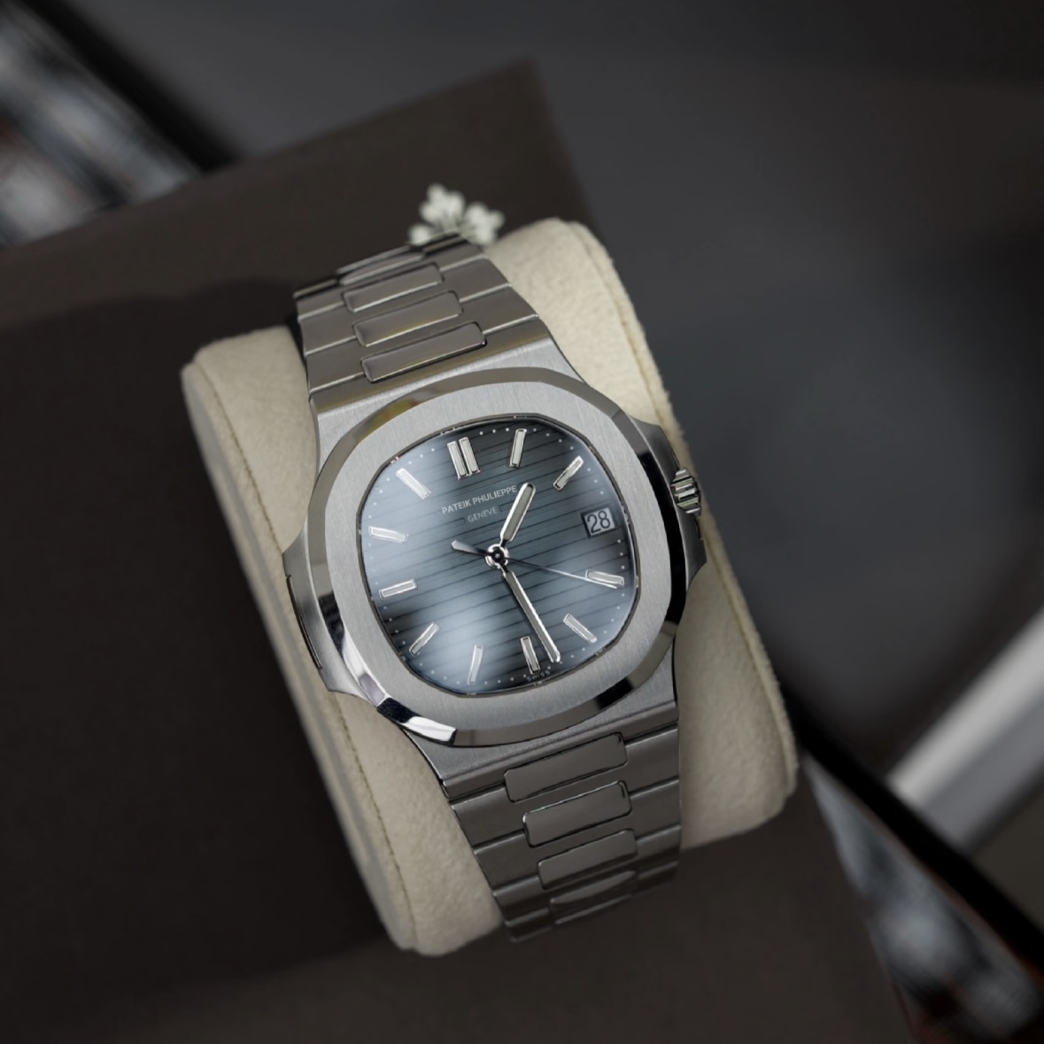 全新未使用/官方正品/鹦鹉螺5711/铂金色/40mm/全自动机械男表T