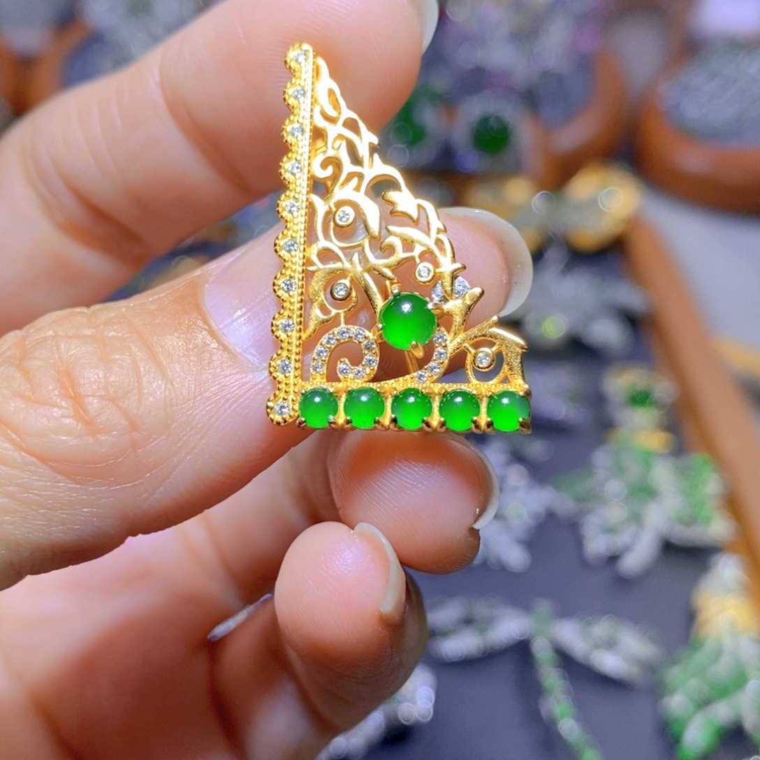 翡翠颈饰银S925镶嵌天然翡翠