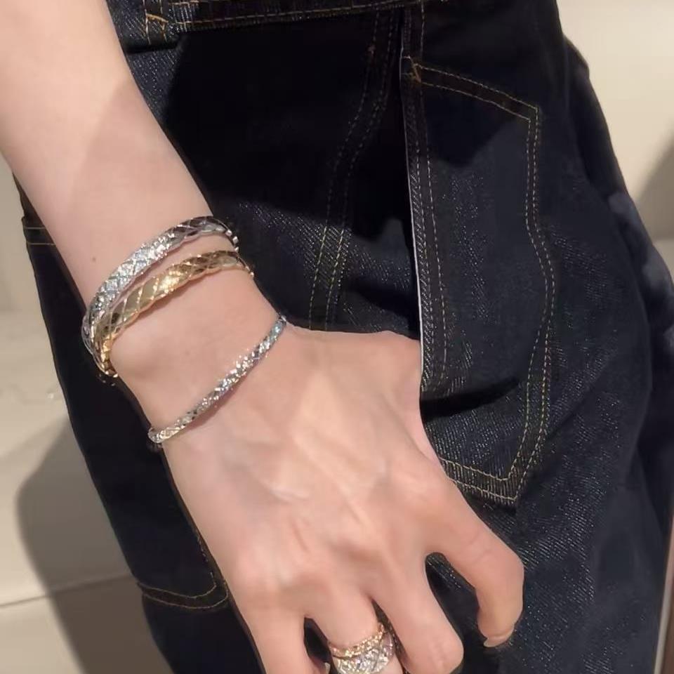 铜合金耳饰 金色耳朵