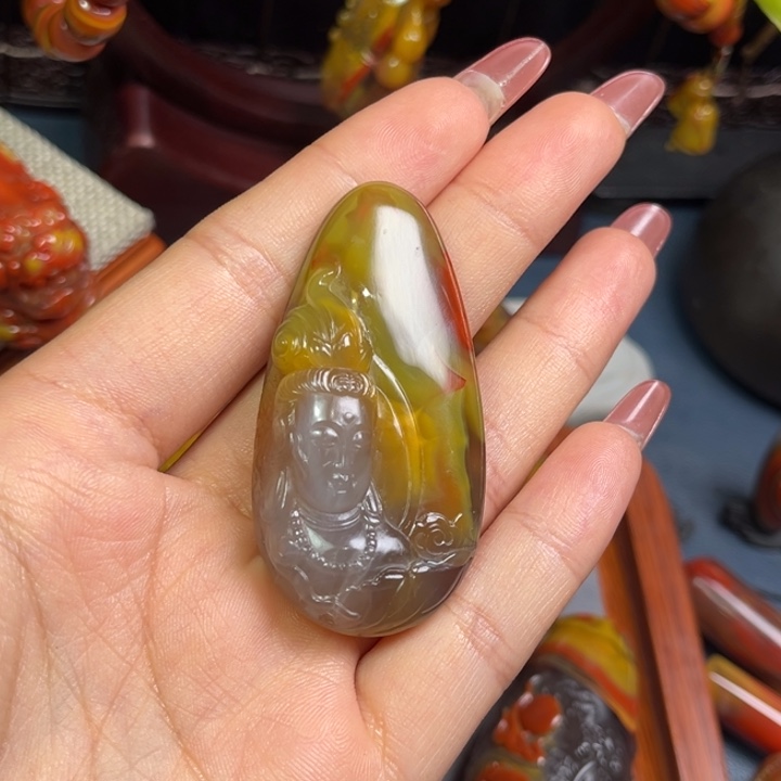 曹***俗玛瑙/玉髓未镶嵌颈饰