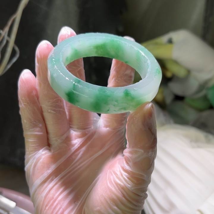 勿***我石英质玉（非洲翠）未镶嵌手镯定制