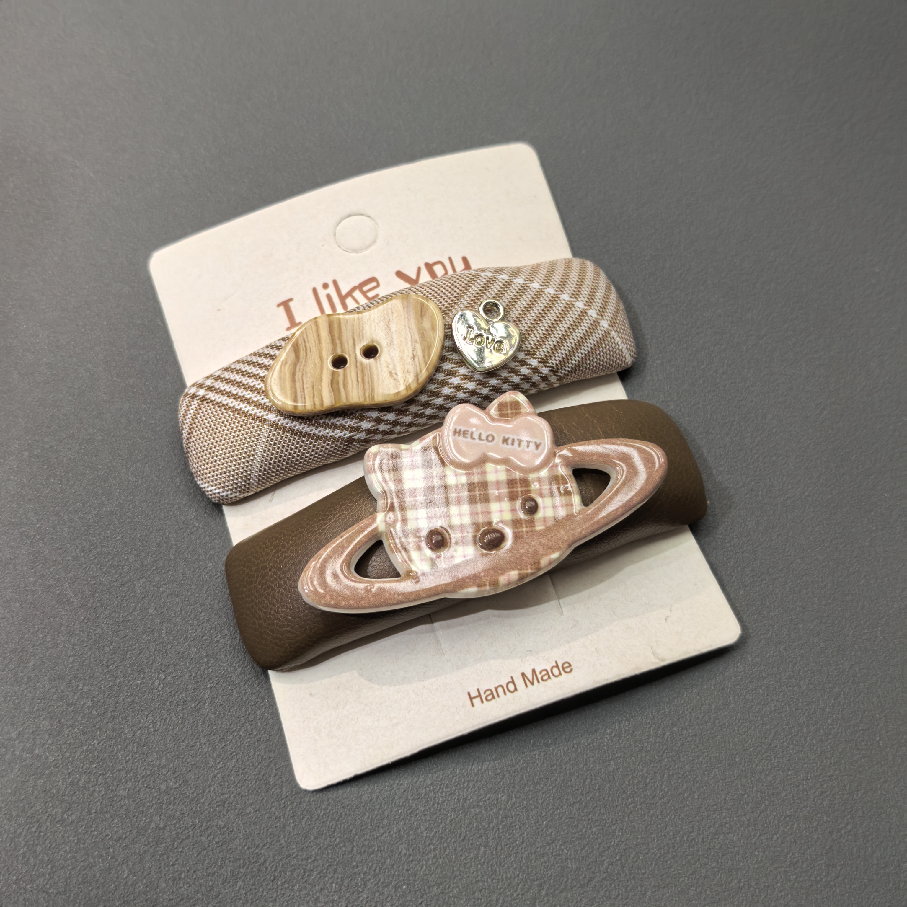 A728咖色格子KT猫咪纽扣掰掰夹一对