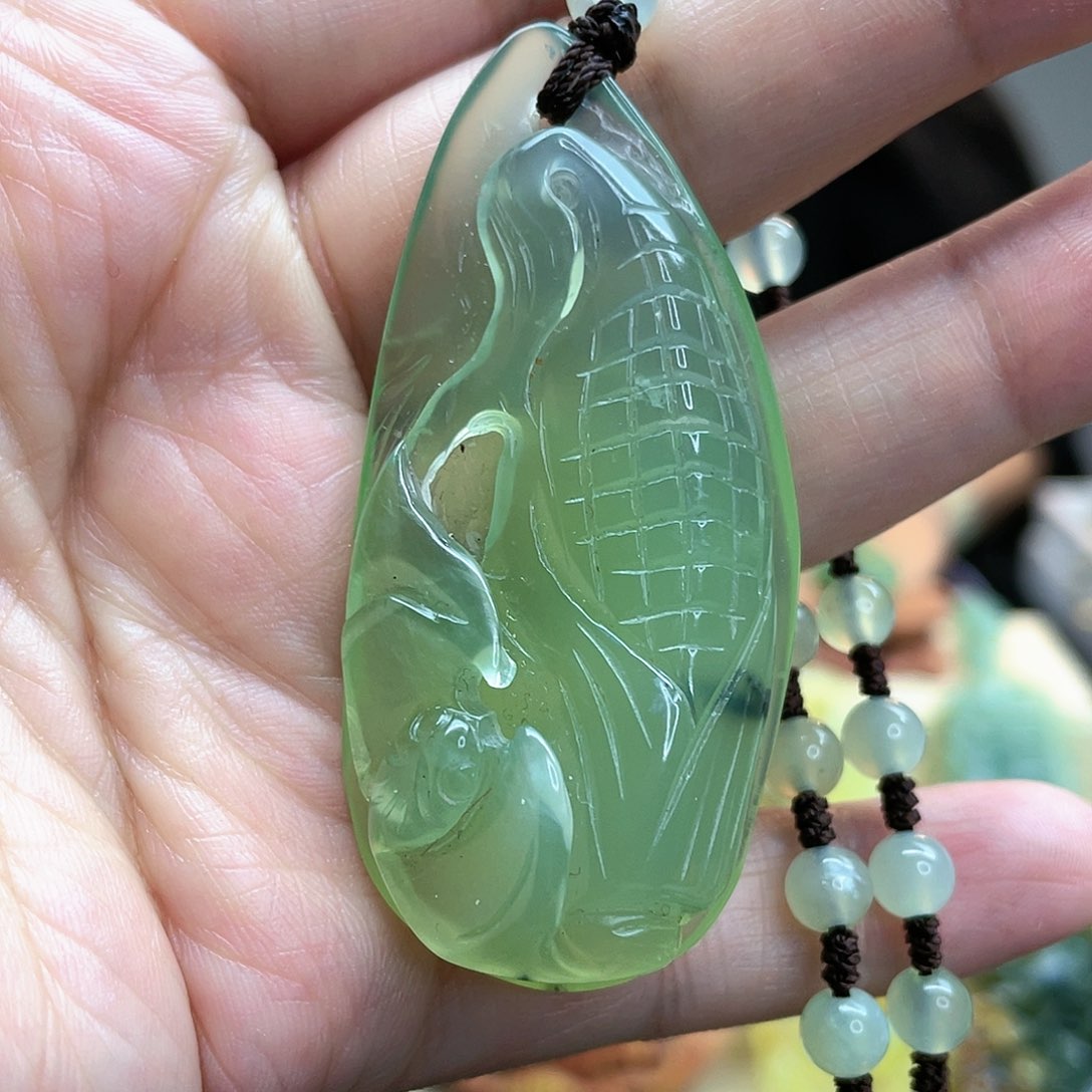 蛇纹石玉颈饰未镶嵌