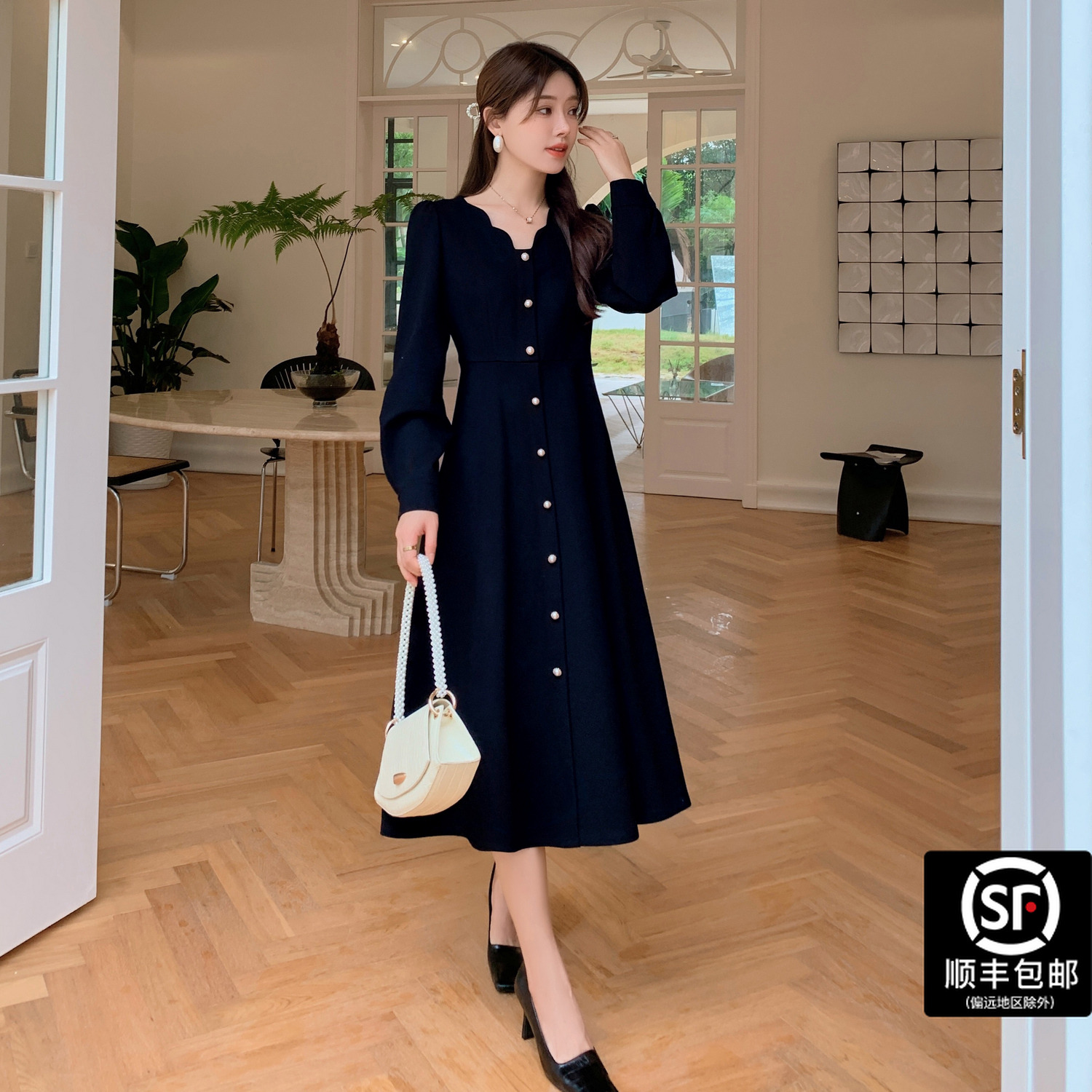 蓝语大码女装胖mm气质V领收腰a字连衣裙2024冬季黑色长袖打底裙厚