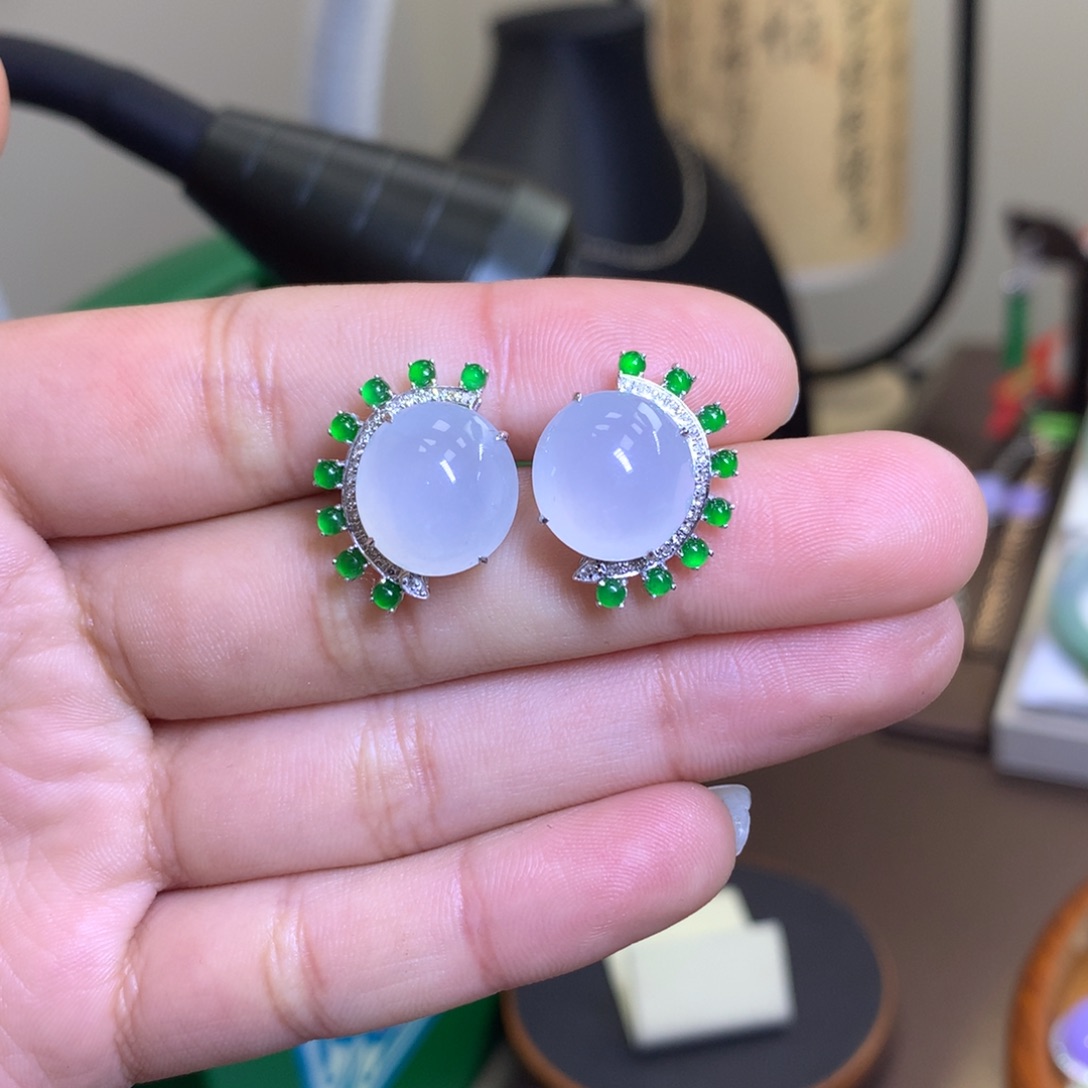 翡翠颈饰18K金镶嵌翡翠