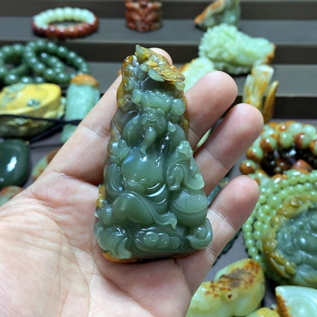 岫岩河磨玉（透闪石质玉）手把未镶嵌露****驴
