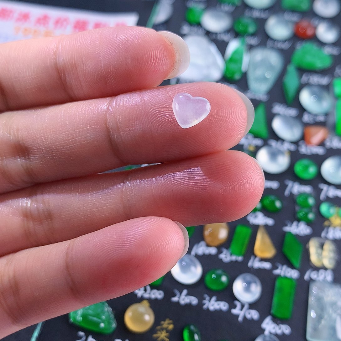 翡翠颈饰未镶嵌天然翡翠高冰爱心