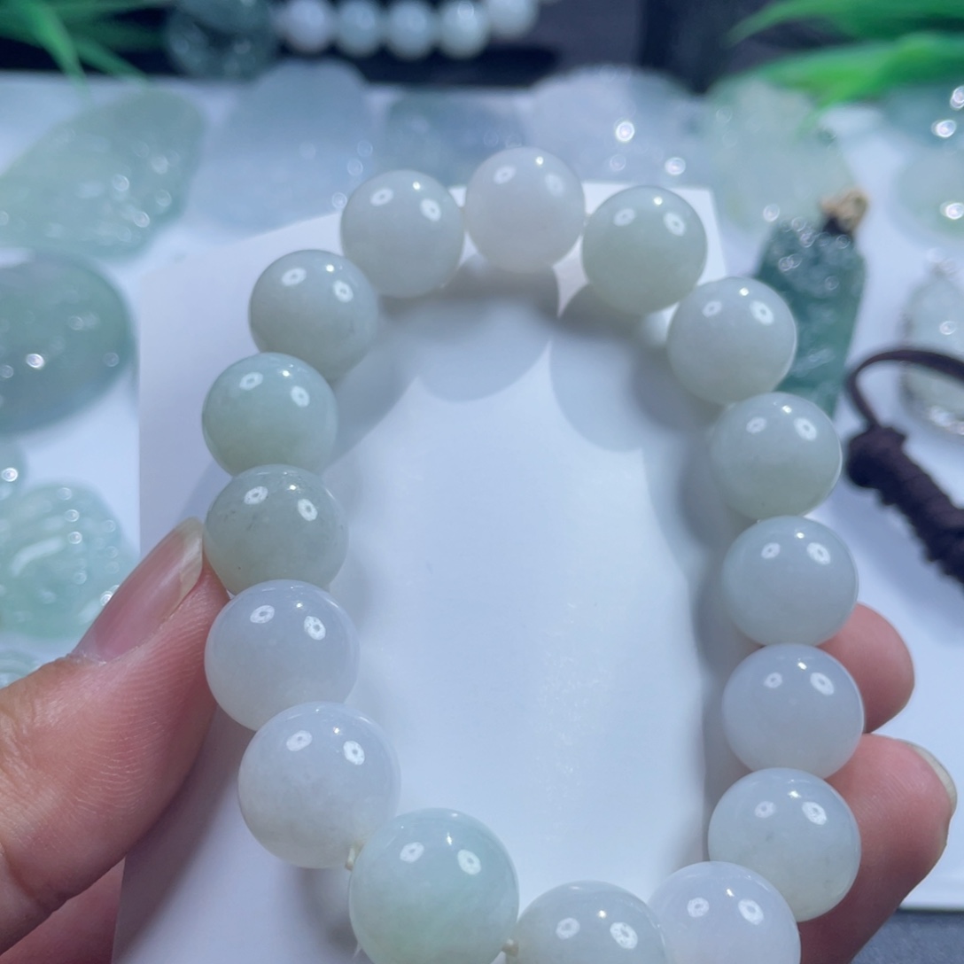 吊坠(不含链)未镶嵌翡翠…………