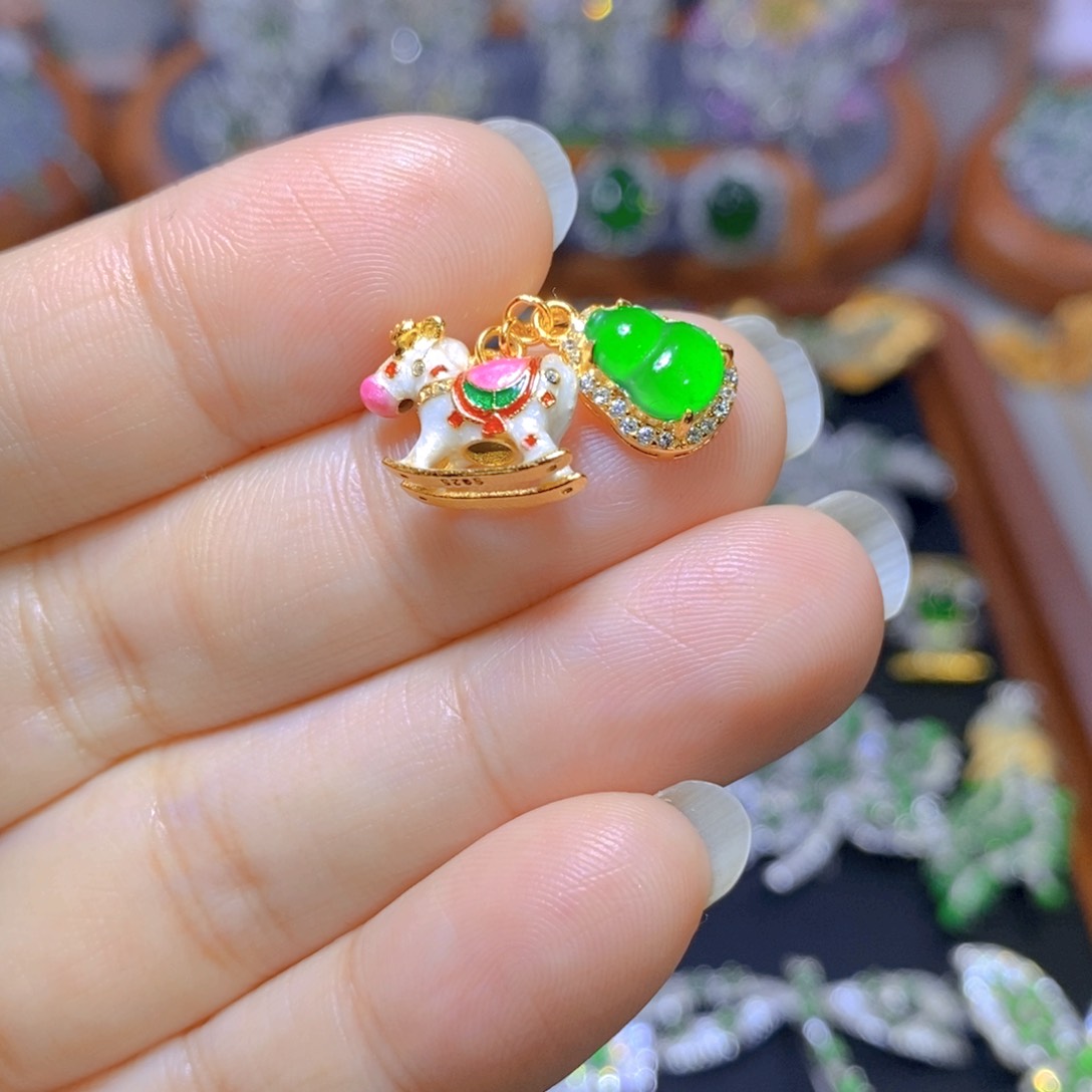 翡翠颈饰银S925镶嵌天然翡翠