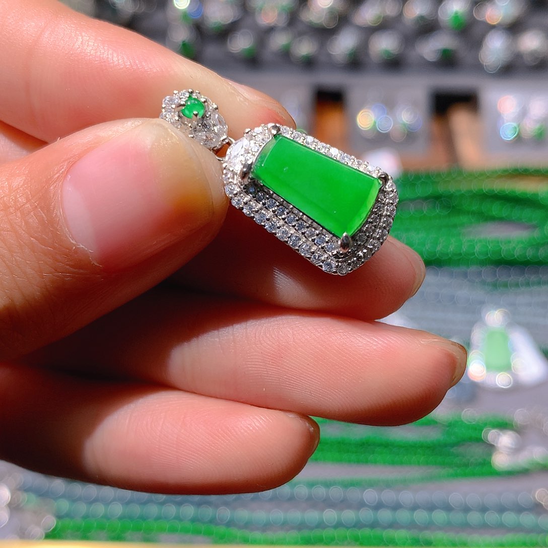 翡翠耳饰未镶嵌天然翡翠