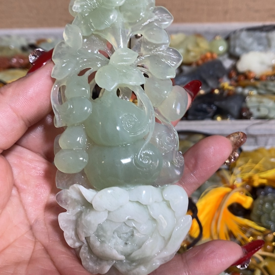 蛇纹石玉颈饰未镶嵌