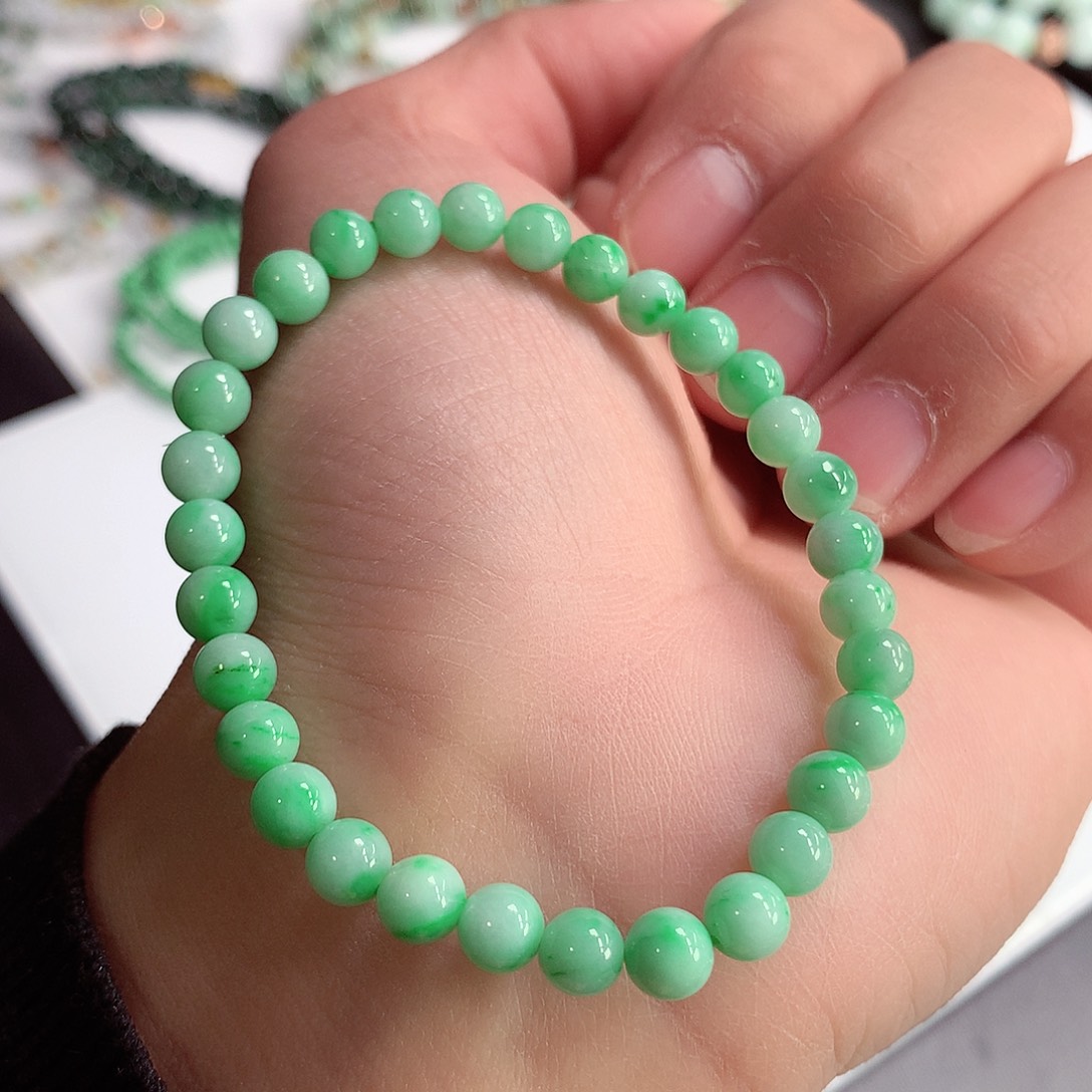 翡翠颈饰未镶嵌手串