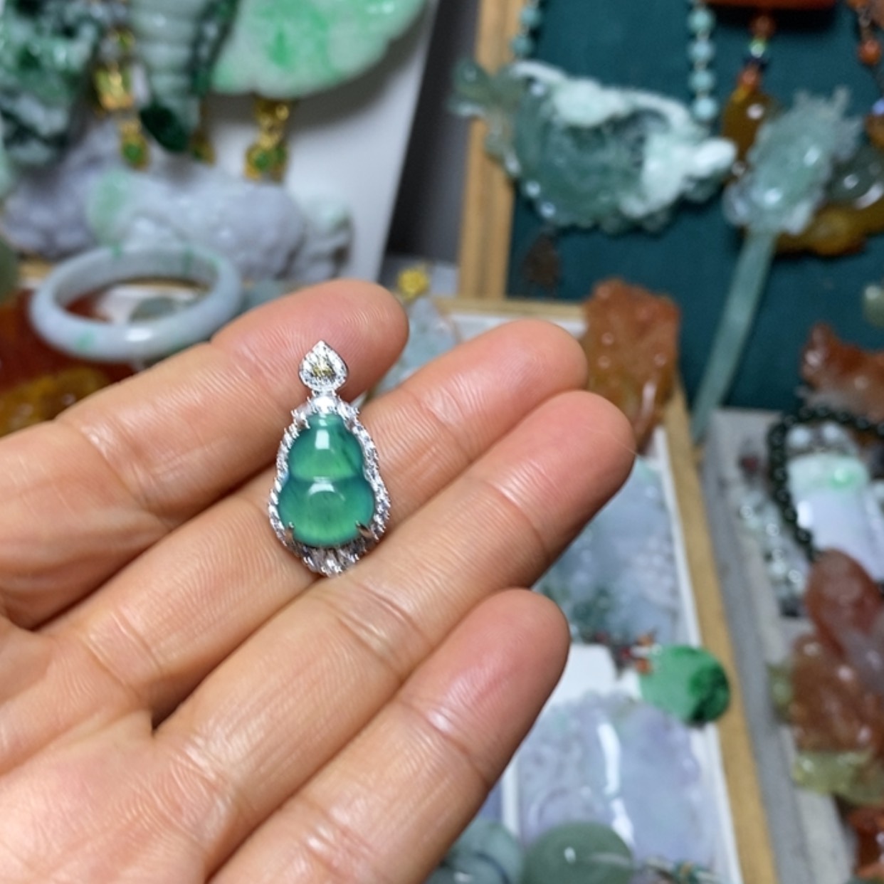 【闪购商品】翡翠吊坠(赠链)未镶嵌