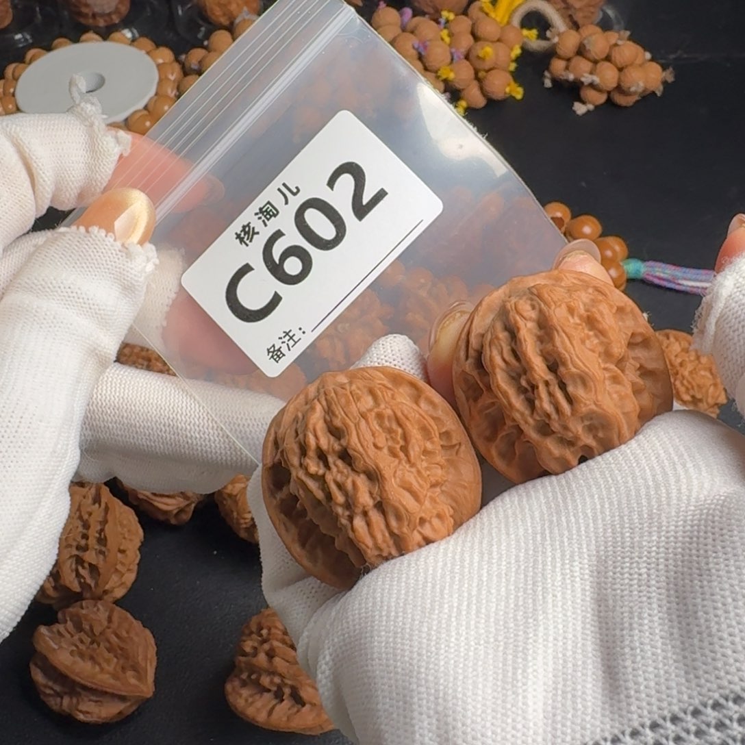 文玩核桃把件38野狼C602