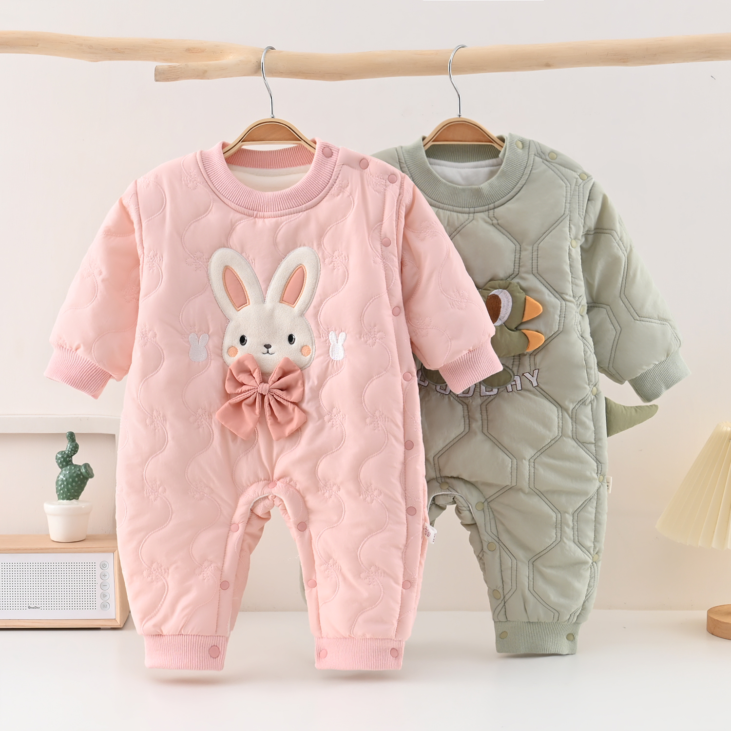 婴幼儿男女宝宝可爱卡通秋冬棉服加绒加厚连体衣爬爬服新品保暖