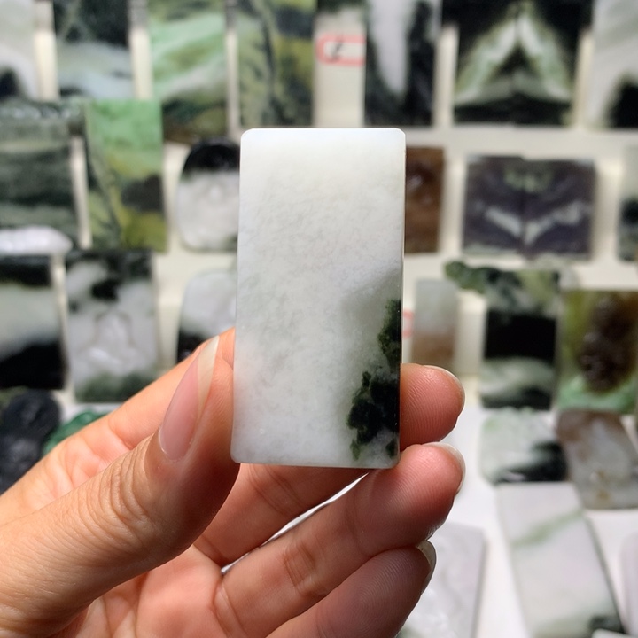 独山玉未镶嵌颈饰