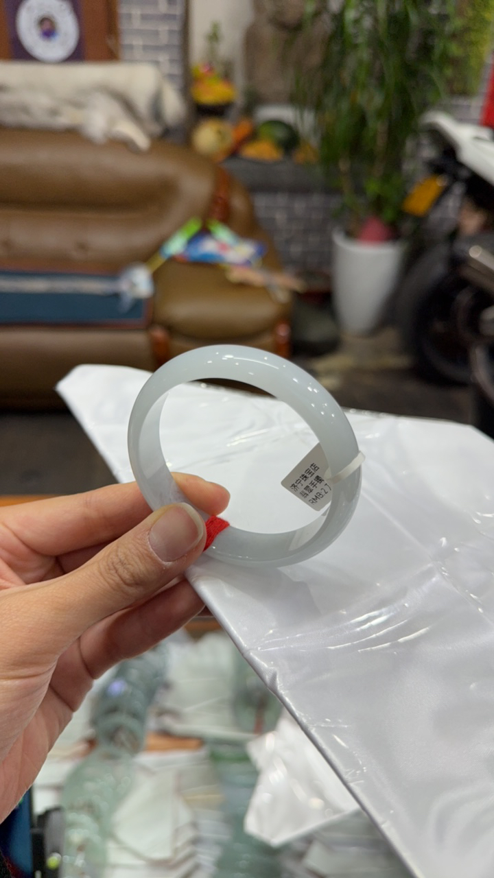 翡翠手镯白月光女款白色女士冰透高冰美人镯