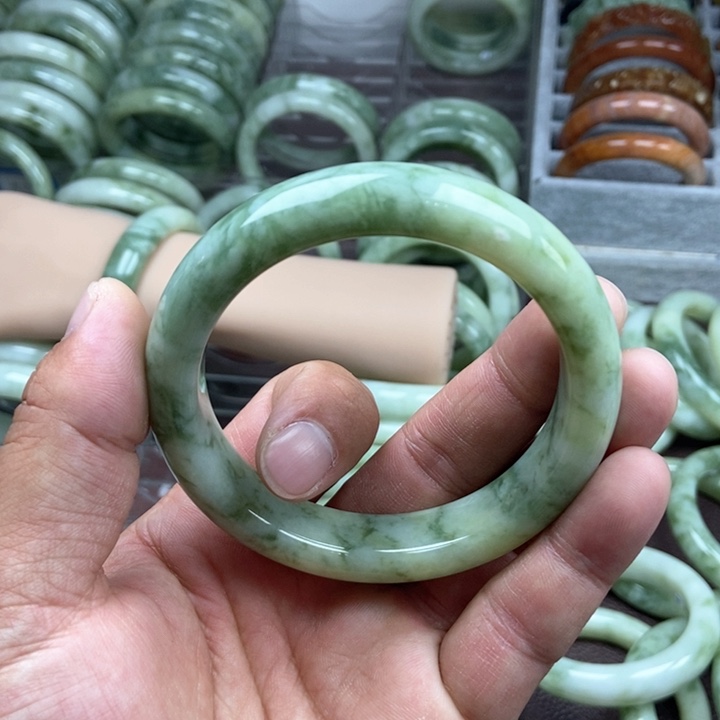 蛇纹石玉手镯未镶嵌山****渠