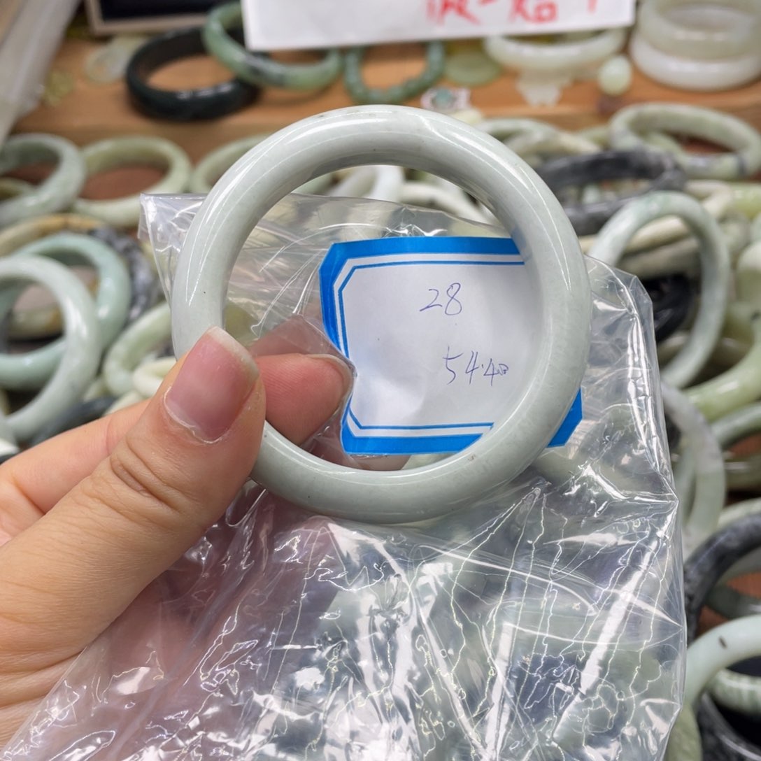 蛇纹石玉未镶嵌手镯