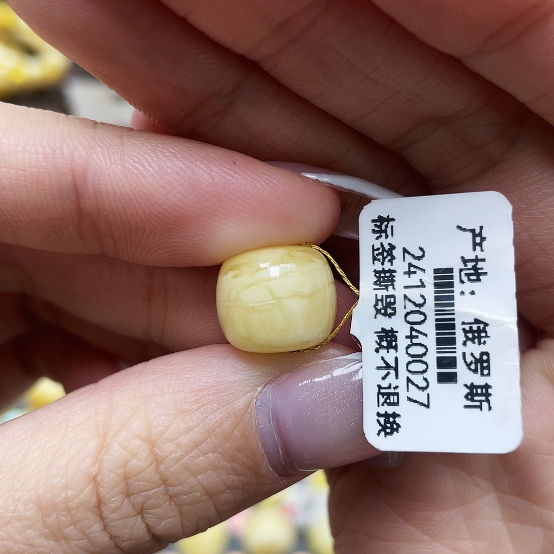 琥珀珠宝奇石未镶嵌12.6*11mm微瑕