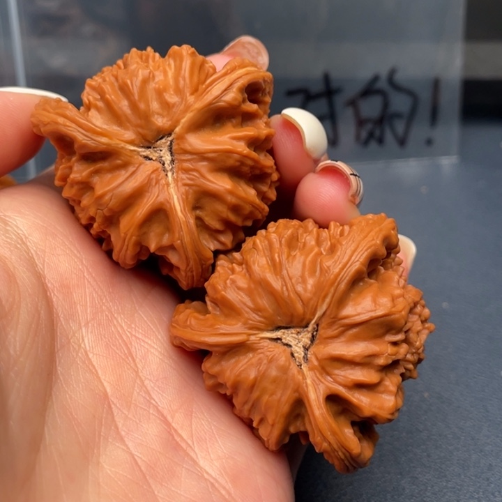 云***5文玩核桃吊坠白狮子