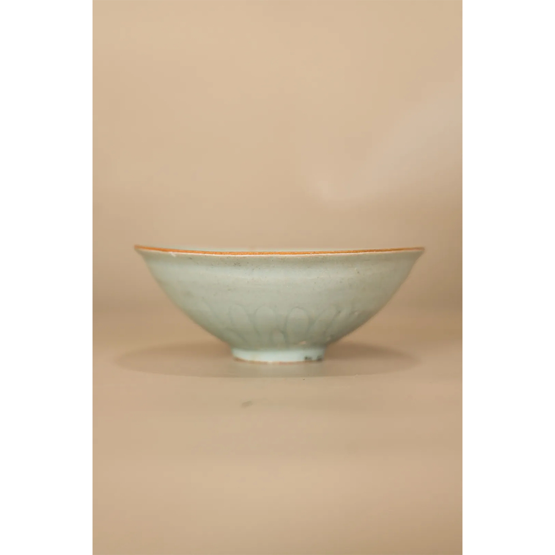 Lot  3   明  青釉莲瓣纹碗(1.9日瓷器拍卖）