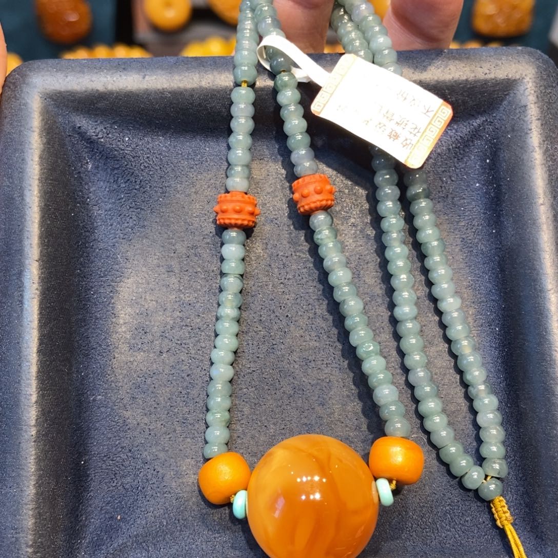 琥珀未镶嵌颈饰蜜蜡