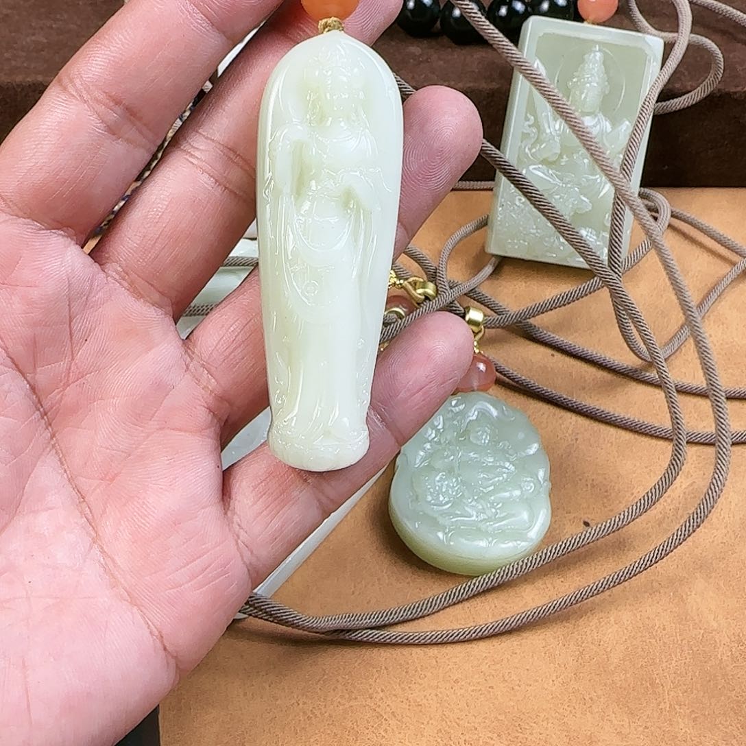 和田玉未镶嵌颈饰