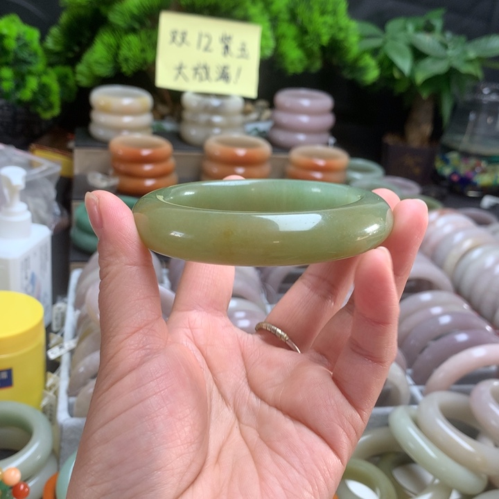 石英质玉（佘太翠）未镶嵌手镯60