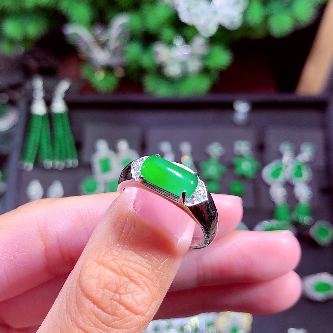 颈饰未镶嵌翡翠天然