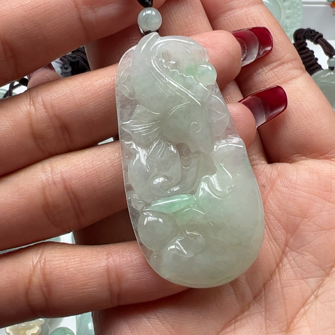 翡翠颈饰未镶嵌年年有鱼