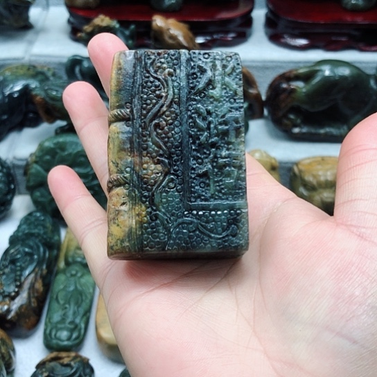 岫岩河磨玉（透闪石质玉）把件未镶嵌