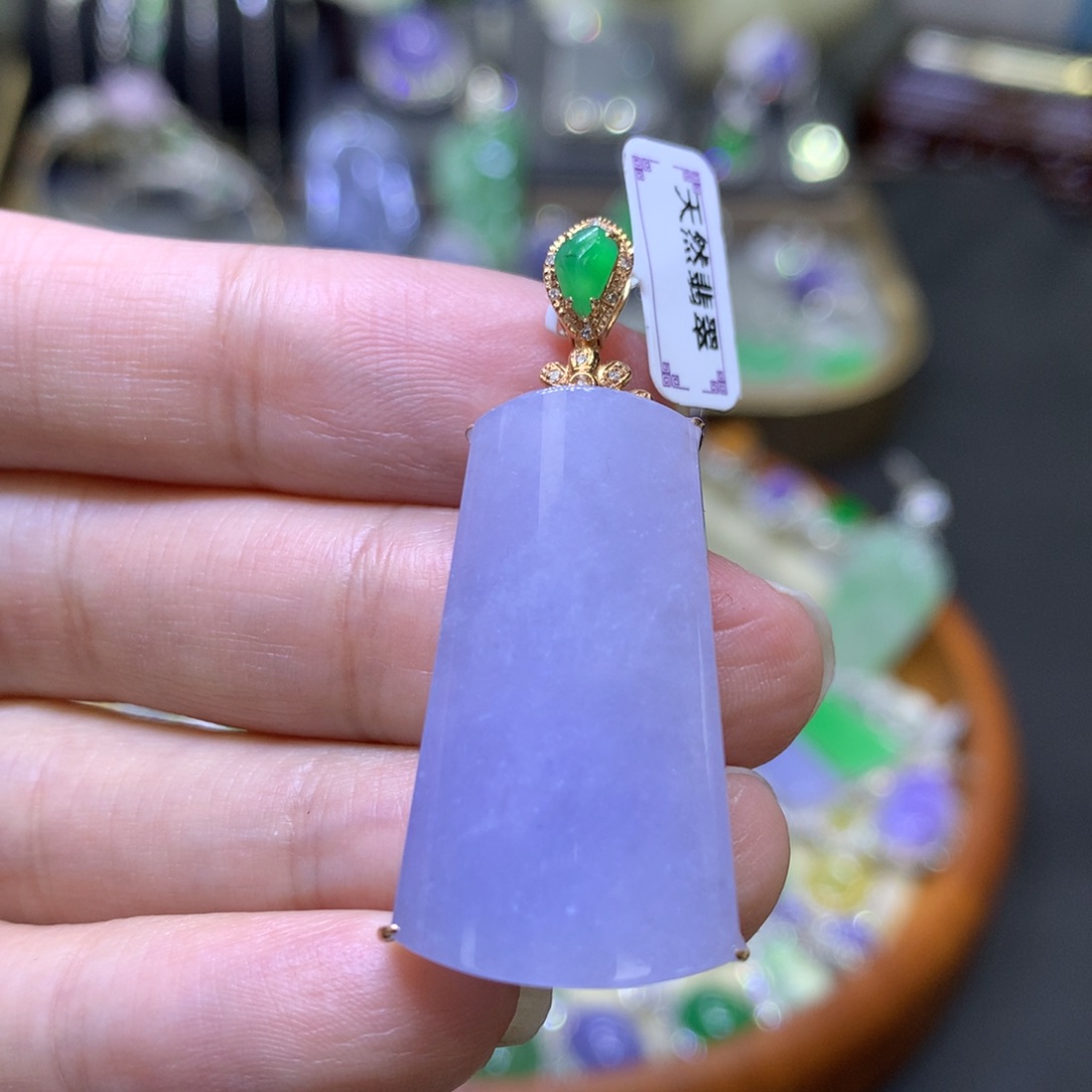 翡翠颈饰18K金镶嵌翡翠吊坠项链