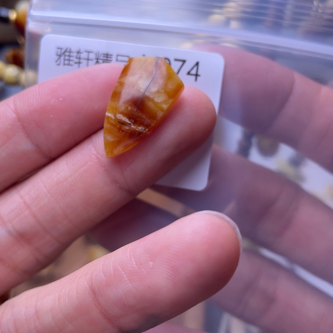 琥珀未镶嵌裸石琥珀 