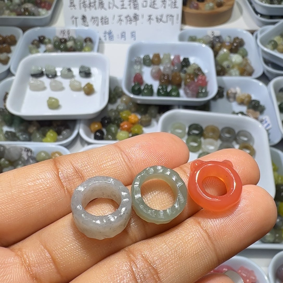 密***屋和田玉未镶嵌珠宝奇石