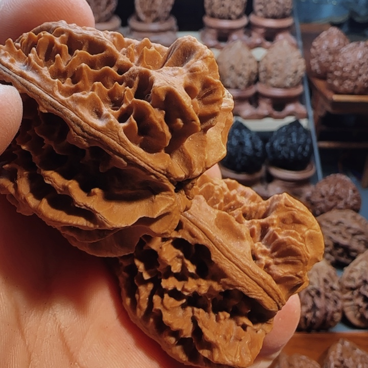 文玩核桃把件云****轻异形秋子99号