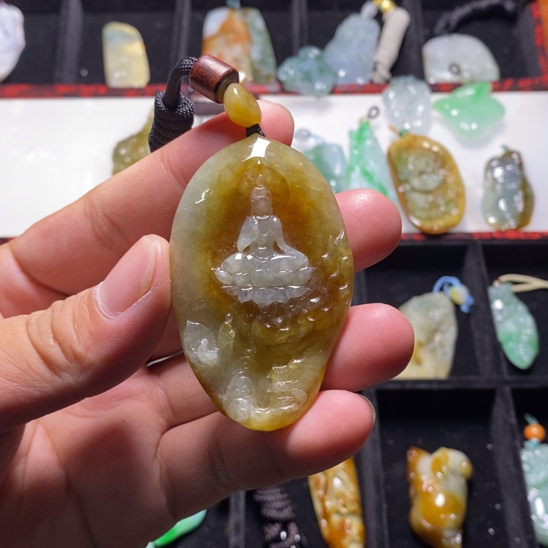 颈饰未镶嵌翡翠挂件