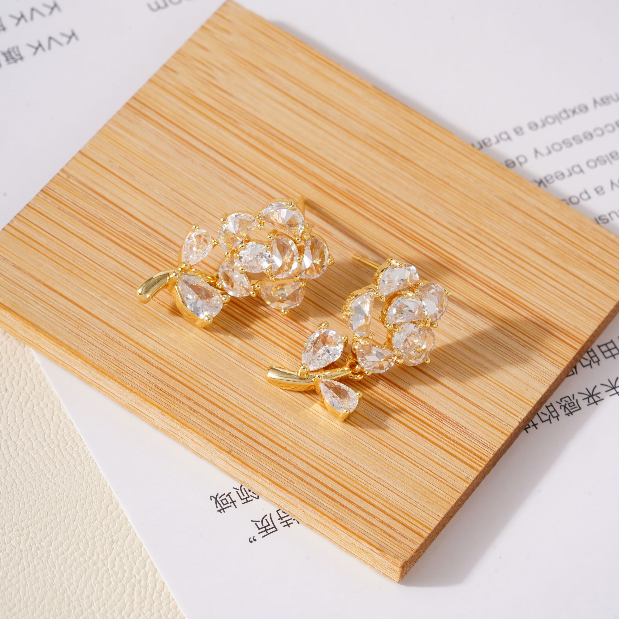 铜合金耳饰 气质时尚精致个性简约花朵闪钻潮流耳饰女PT0816