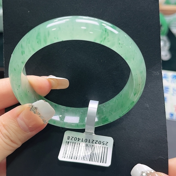 石英质玉（非洲翠）未镶嵌手镯