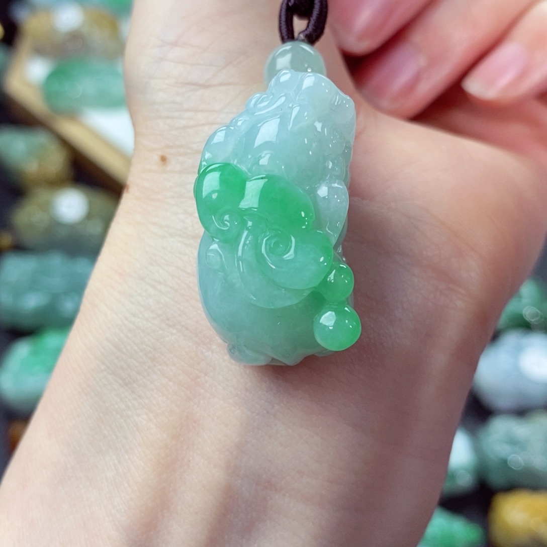 翡翠颈饰未镶嵌天然