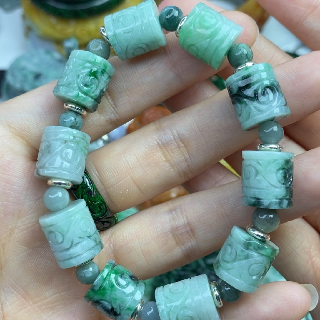 颈饰未镶嵌翡翠吊坠