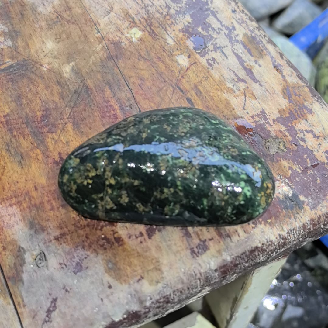 j***a藏玉药王石原石一个摆件