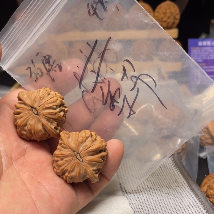 收***节把件文玩核桃磨盘